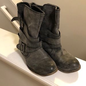 Distressed grey boots madden girl